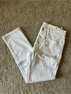 🆕 Calvin Klein Slim Jeans – Iconic White Denim